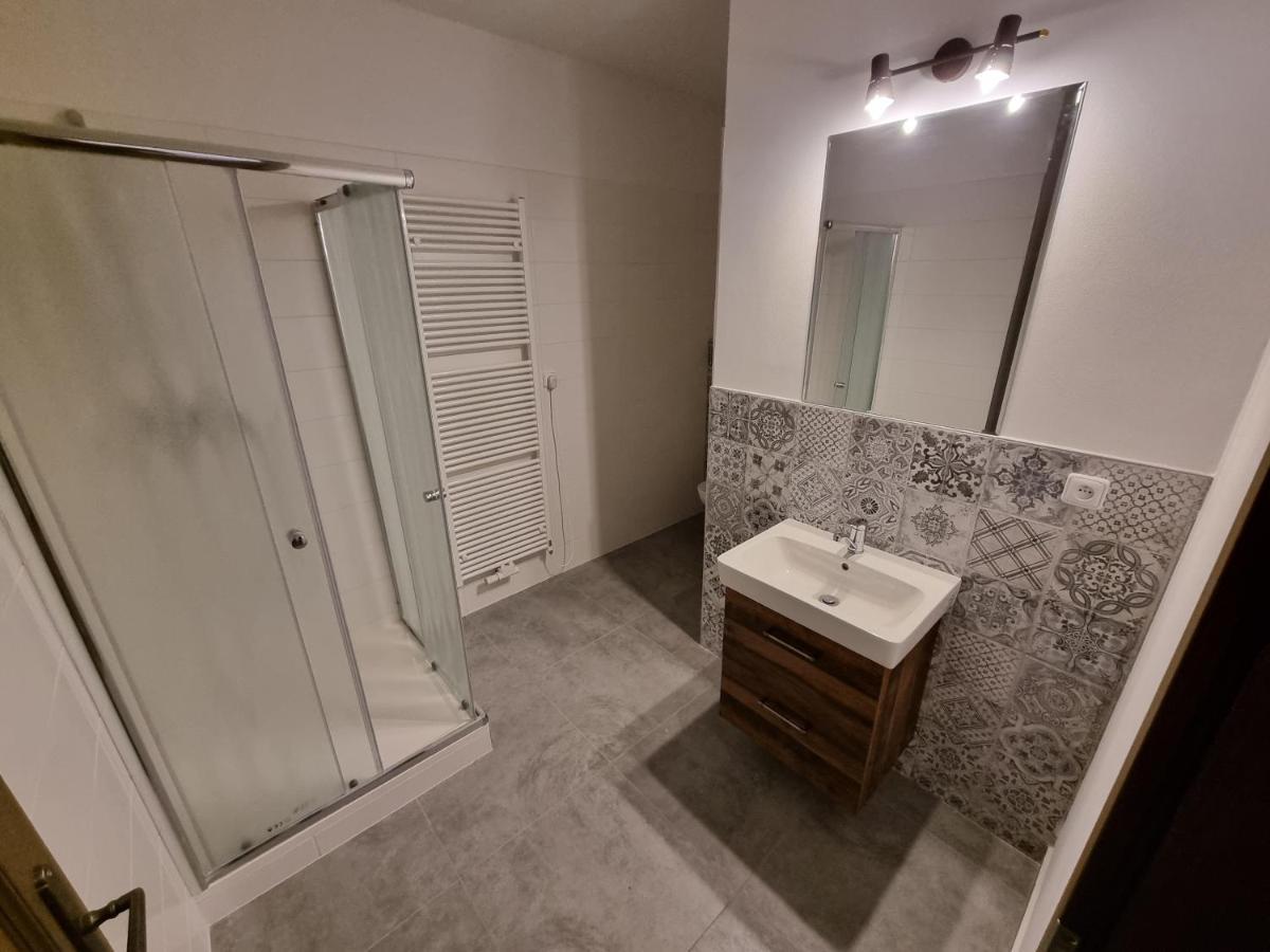 Velke Na Velkem Namesti S Vybavenou Kuchyni Apartmán