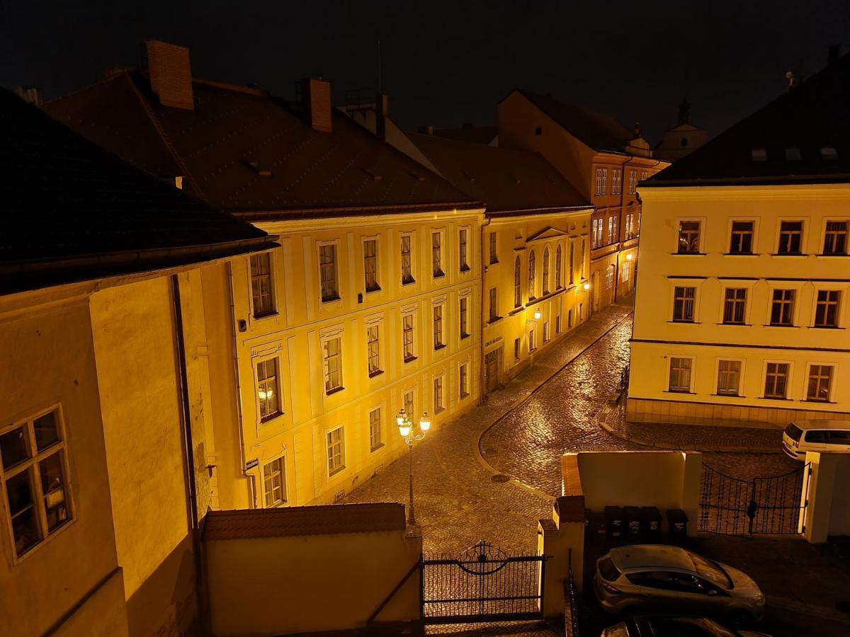 Apartment Velke Na Velkem Namesti S Vybavenou Kuchyni Hradec Kralove